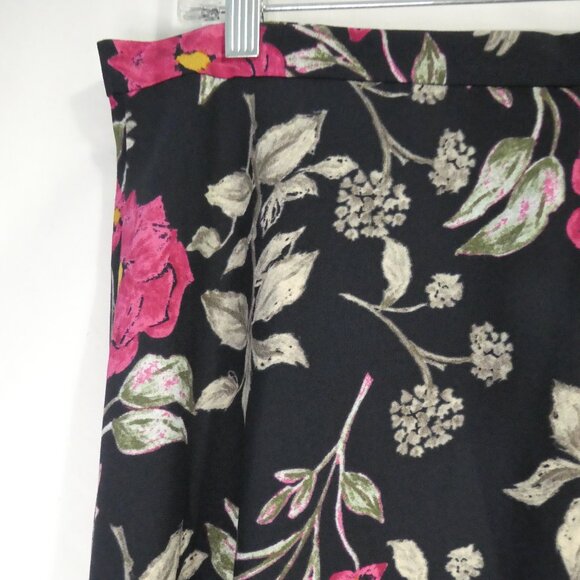 VAN HEUSSEN | size 12 | Black Floral Skirt | Zip - Hook and Eye Back Closure - Picture 9 of 15